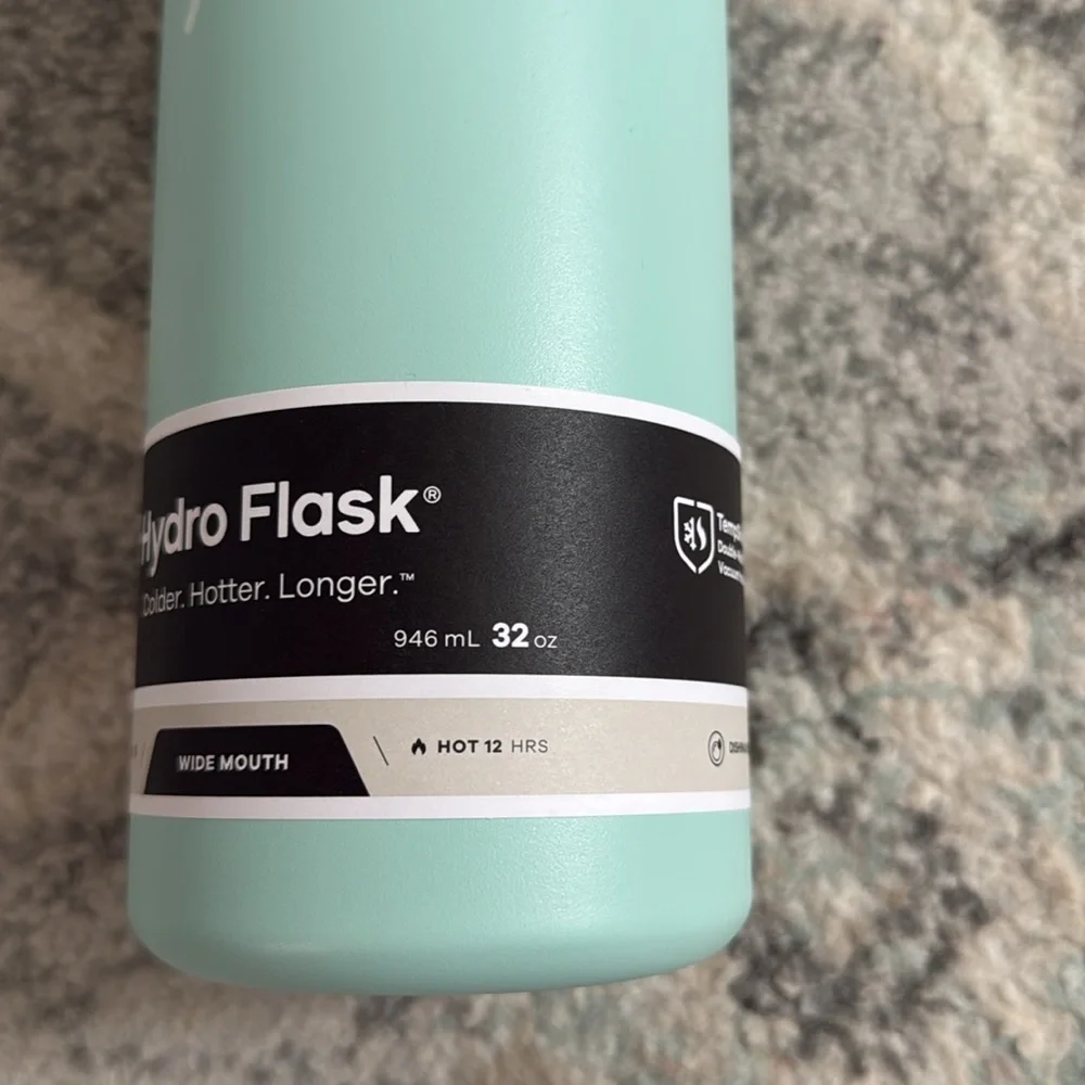 Hydro Flask 32oz Wide Flex Cap Water Bottle - Picture 2 of 6
